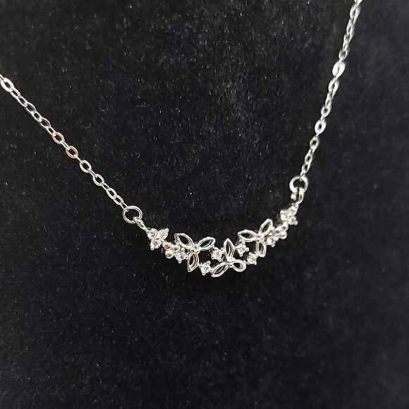 925 Sterling Silver Clustered Flowers Necklace - Picture 6 of 9